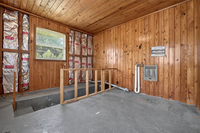8997 Holmes Creek Rd, Smithville, TN 37166