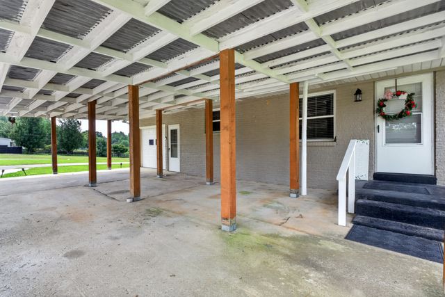 8997 Holmes Creek Rd, Smithville, TN 37166