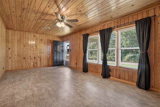 8997 Holmes Creek Rd, Smithville, TN 37166
