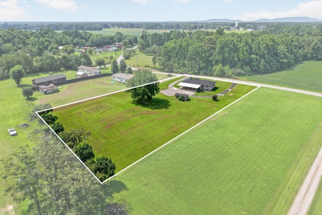 8997 Holmes Creek Rd, Smithville, TN 37166
