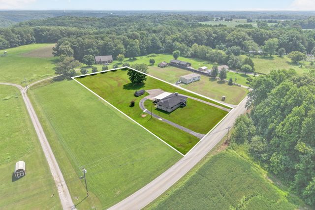 8997 Holmes Creek Rd, Smithville, TN 37166
