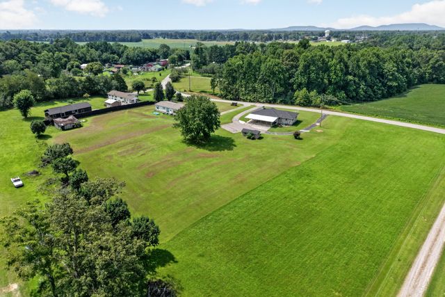 8997 Holmes Creek Rd, Smithville, TN 37166