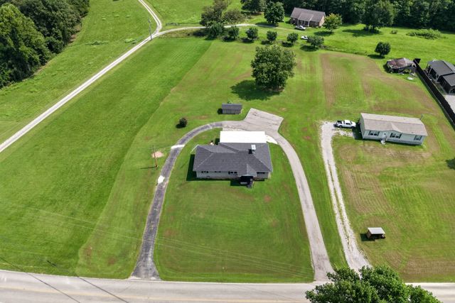 8997 Holmes Creek Rd, Smithville, TN 37166