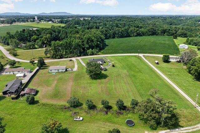 8997 Holmes Creek Rd, Smithville, TN 37166