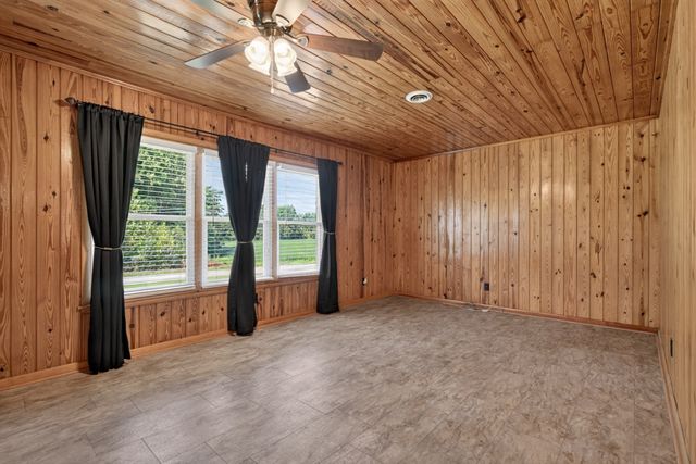 8997 Holmes Creek Rd, Smithville, TN 37166