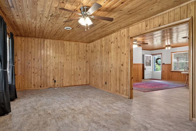 8997 Holmes Creek Rd, Smithville, TN 37166