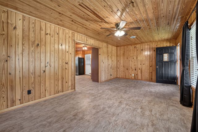 8997 Holmes Creek Rd, Smithville, TN 37166