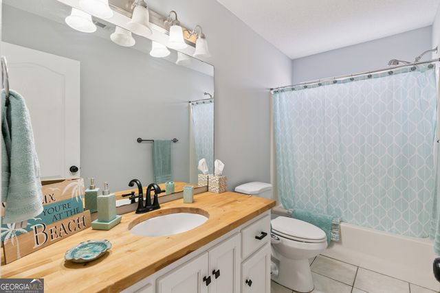 157 Country Walk Circle, Brunswick, GA 31525