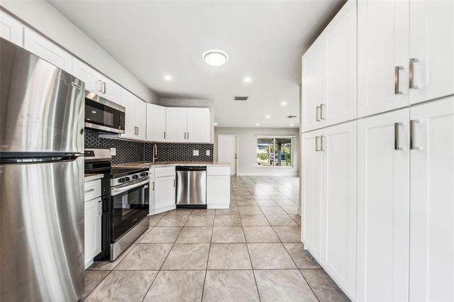 4800 NE 4th Avenue, Fort Lauderdale, FL 33334
