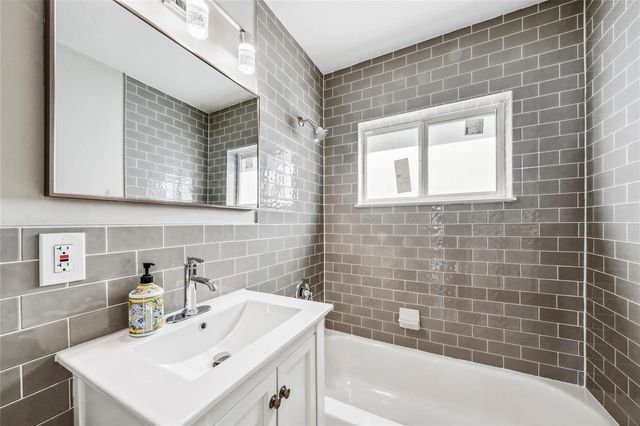 4800 NE 4th Avenue, Fort Lauderdale, FL 33334