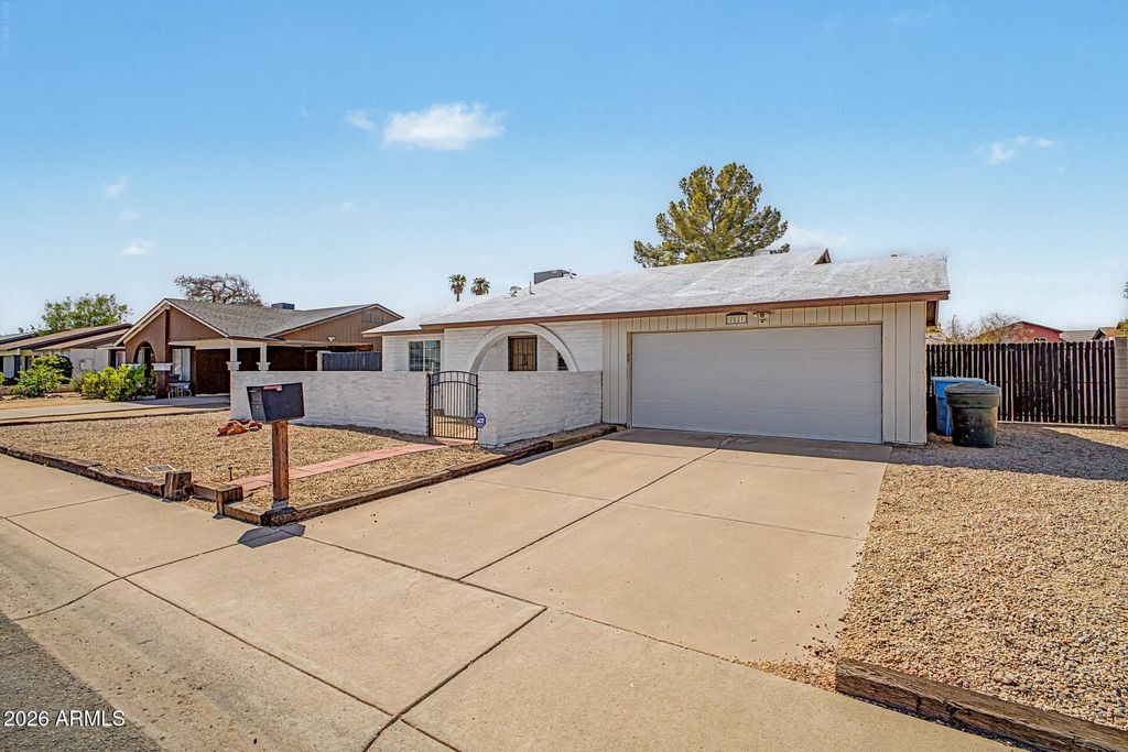 2821 W CHARLESTON Avenue, Phoenix, AZ 85053 — photo 2
