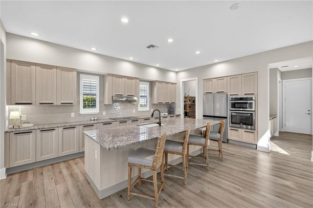 14832 Dockside LN, Naples, FL 34114