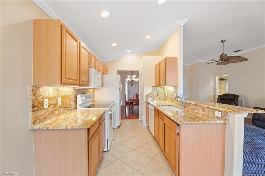 Image 10 of property listing at 2506 Greendale PL, Cape Coral, FL 33991