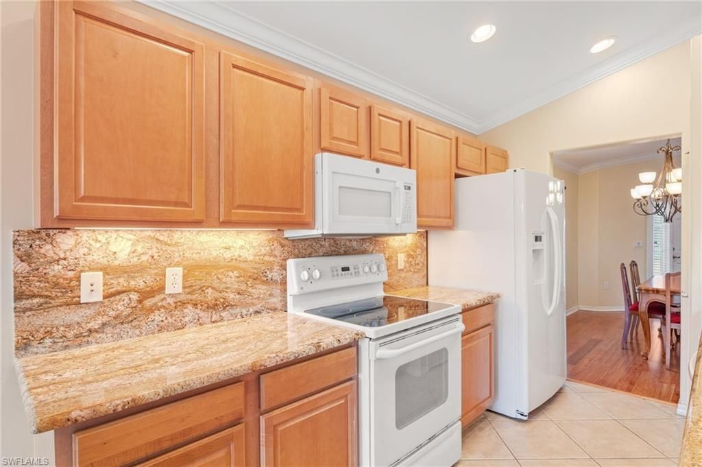 Image 11 of property listing at 2506 Greendale PL, Cape Coral, FL 33991