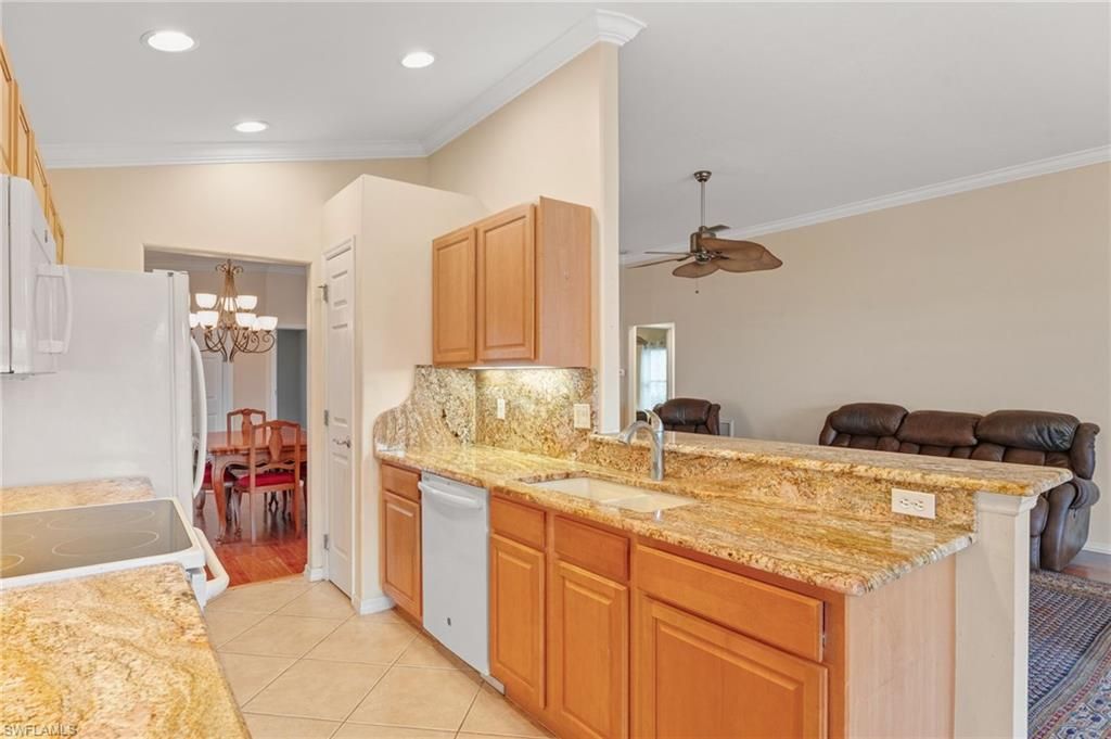 Image 12 of property listing at 2506 Greendale PL, Cape Coral, FL 33991
