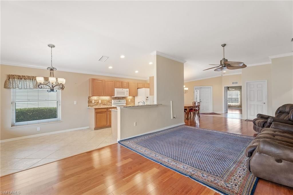 Image 8 of property listing at 2506 Greendale PL, Cape Coral, FL 33991