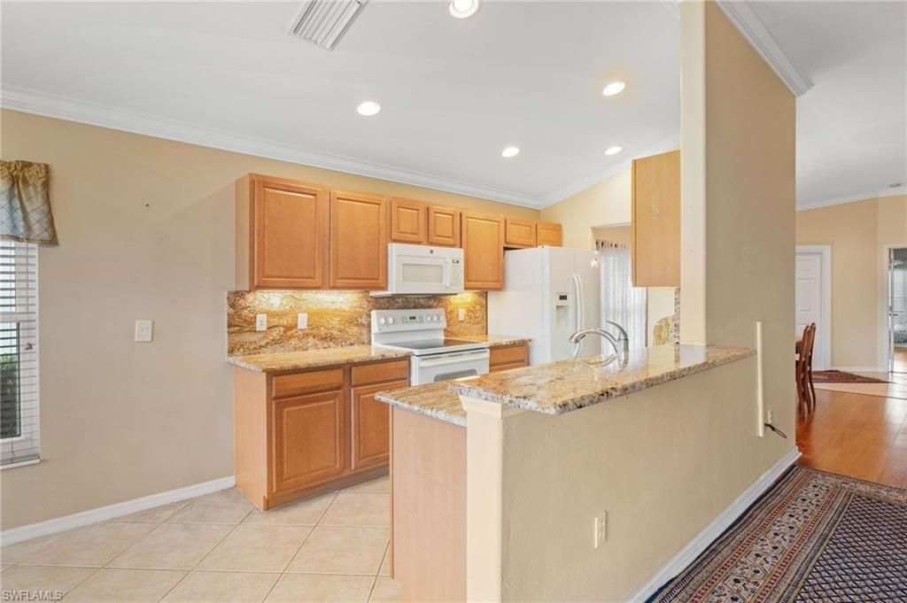 Image 9 of property listing at 2506 Greendale PL, Cape Coral, FL 33991