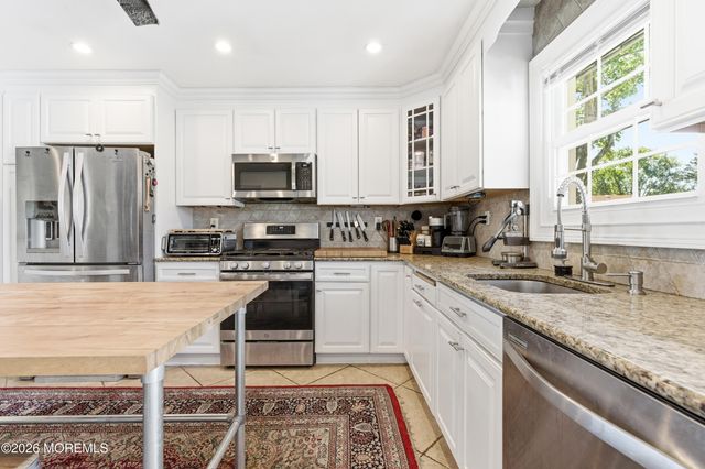 18 Maurice Avenue, Holmdel, NJ 07733