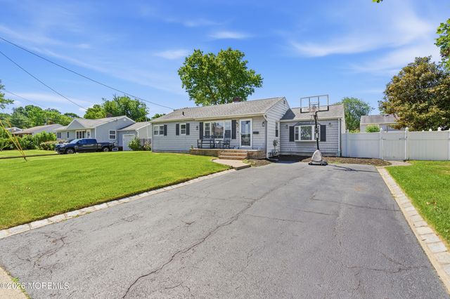 18 Maurice Avenue, Holmdel, NJ 07733