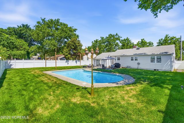 18 Maurice Avenue, Holmdel, NJ 07733