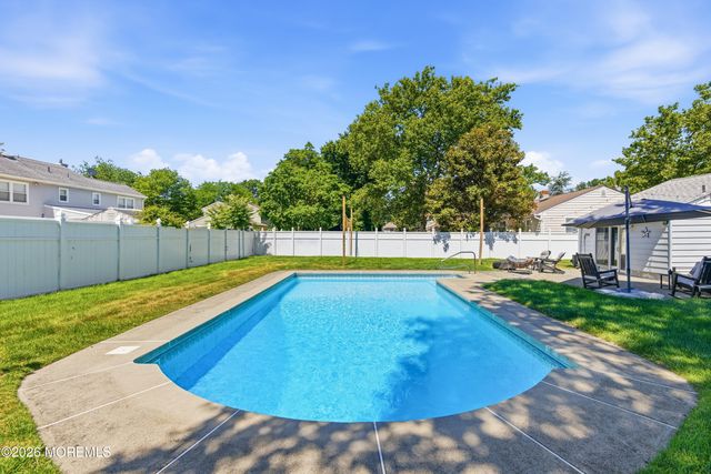 18 Maurice Avenue, Holmdel, NJ 07733