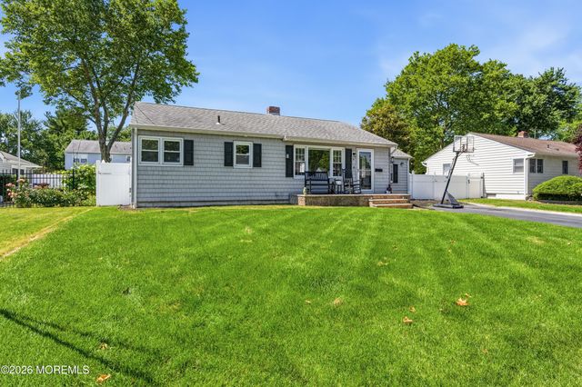 18 Maurice Avenue, Holmdel, NJ 07733