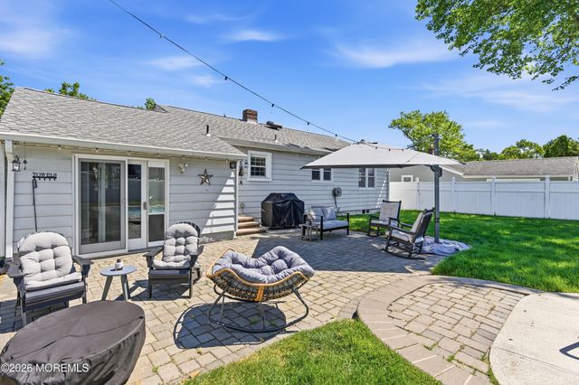 18 Maurice Avenue, Holmdel, NJ 07733