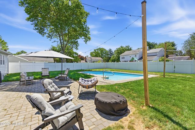 18 Maurice Avenue, Holmdel, NJ 07733