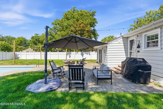18 Maurice Avenue, Holmdel, NJ 07733