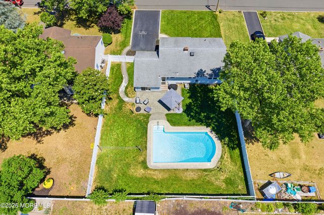 18 Maurice Avenue, Holmdel, NJ 07733