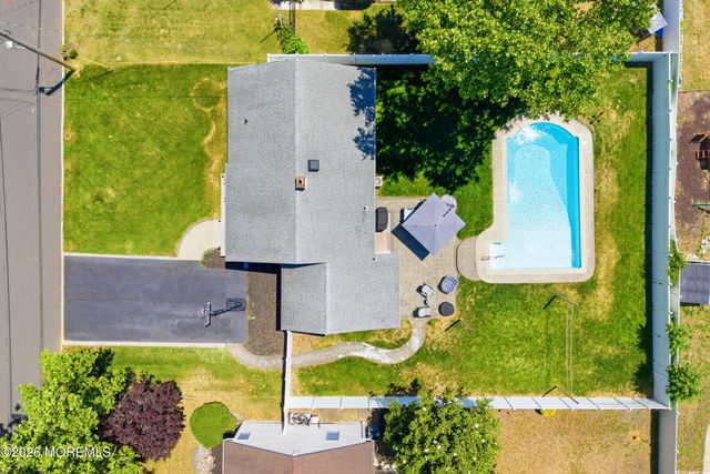18 Maurice Avenue, Holmdel, NJ 07733
