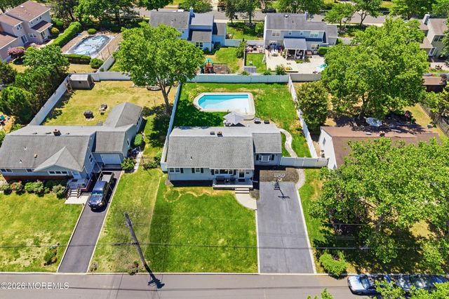 18 Maurice Avenue, Holmdel, NJ 07733