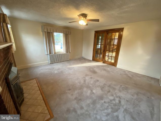 7816 DERWOOD ST, Rockville, MD 20855