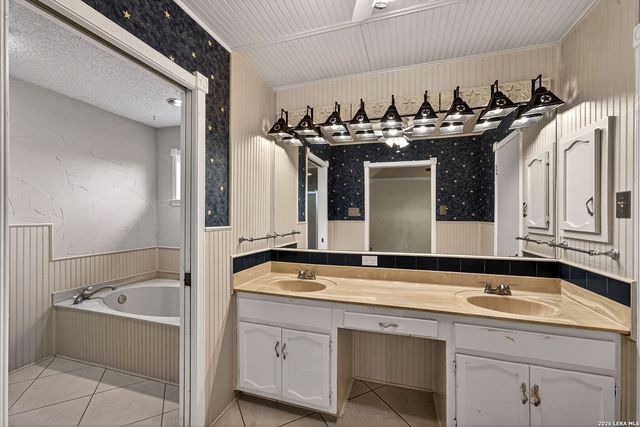 13703 Hunters Hawk, San Antonio, TX 78230