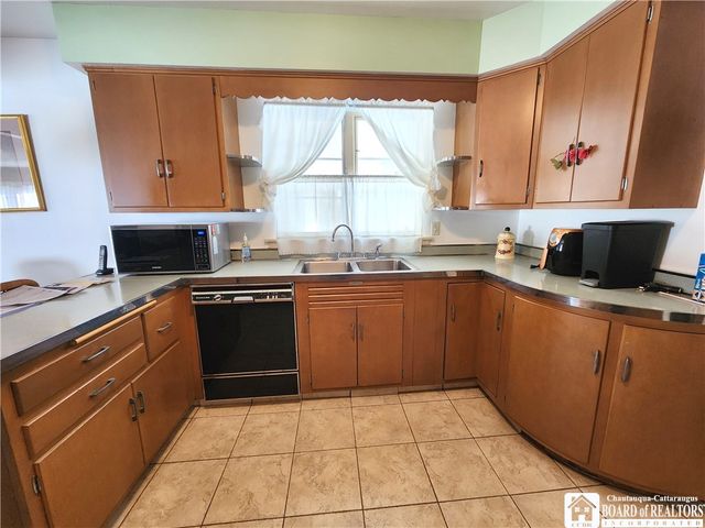 8 Lafayette Avenue, Dunkirk, NY 14048