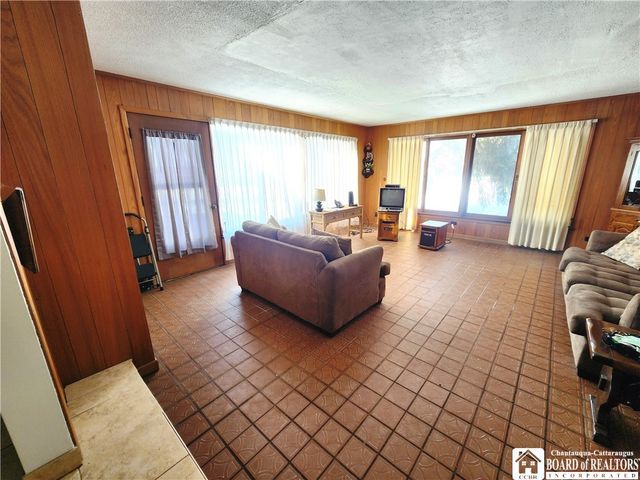 8 Lafayette Avenue, Dunkirk, NY 14048