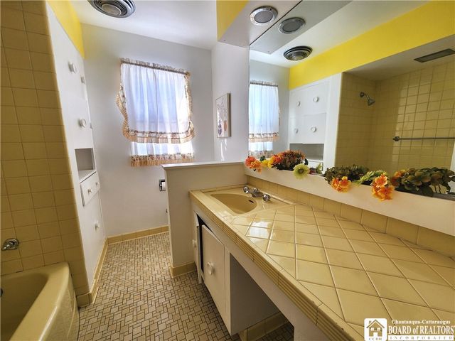 8 Lafayette Avenue, Dunkirk, NY 14048