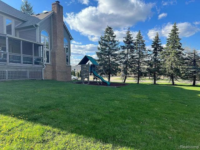 54888 Ridgeview Drive, Shelby Twp, MI 48316