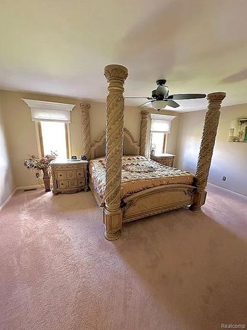 54888 Ridgeview Drive, Shelby Twp, MI 48316