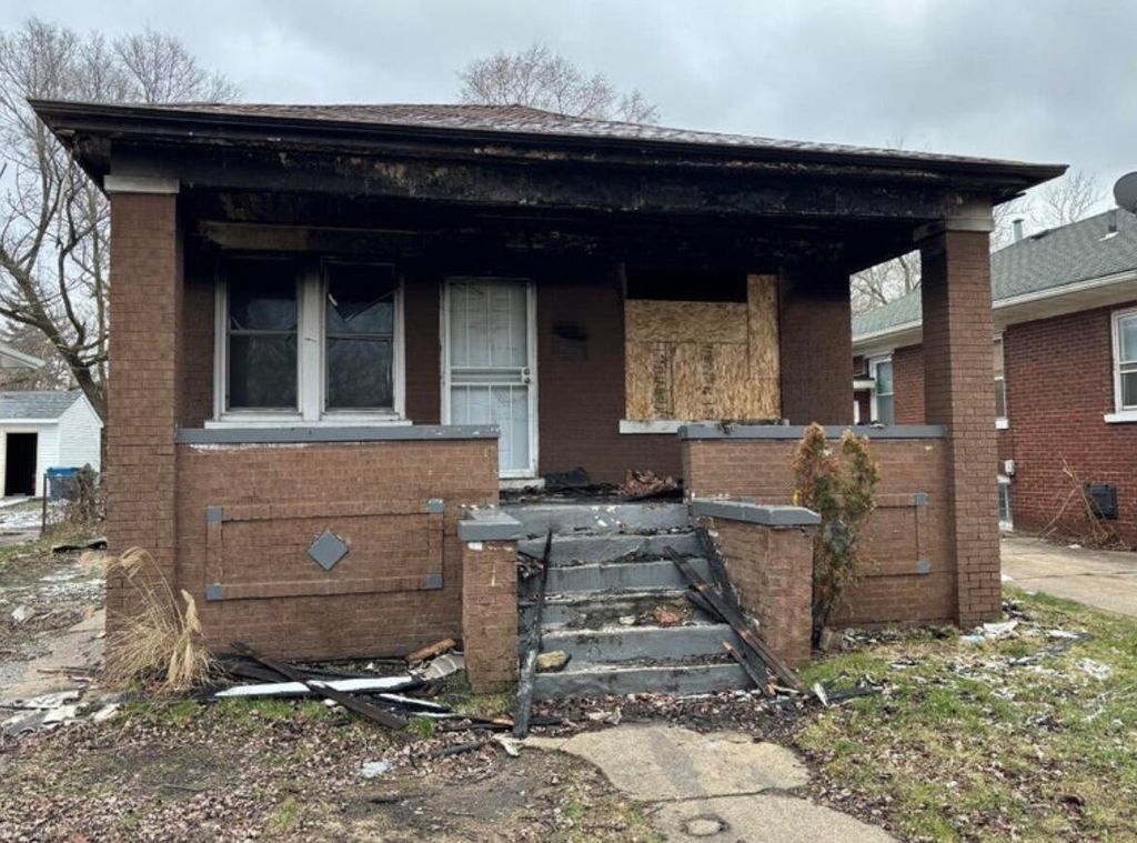 229-231 W 37th Avenue, Gary, IN 46408