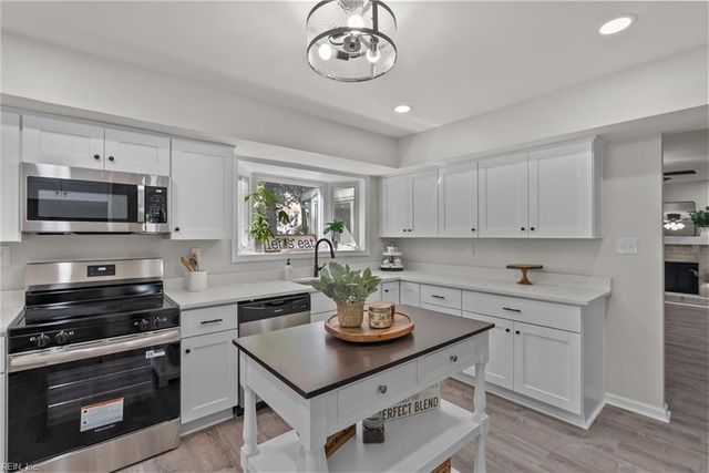 528 Woodlake Rd RD, Virginia Beach, VA 23452