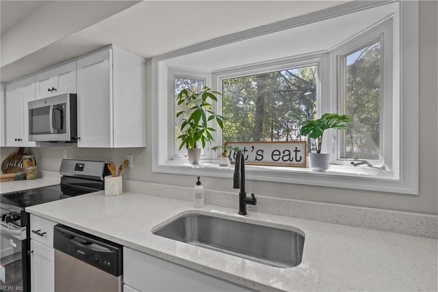528 Woodlake Rd RD, Virginia Beach, VA 23452