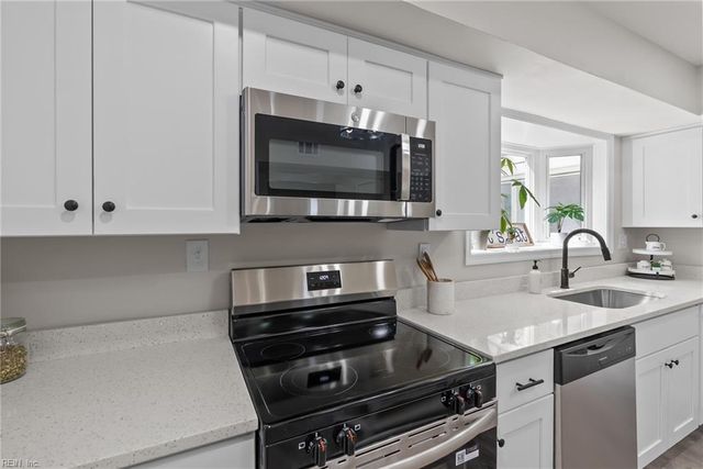 528 Woodlake Rd RD, Virginia Beach, VA 23452