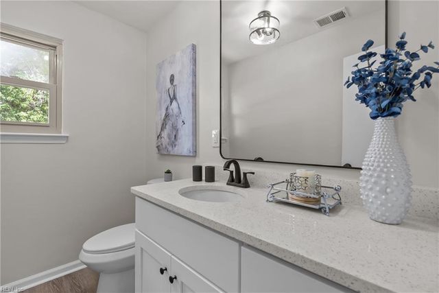 528 Woodlake Rd RD, Virginia Beach, VA 23452
