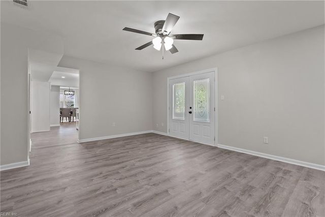 528 Woodlake Rd RD, Virginia Beach, VA 23452