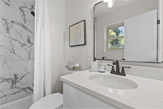528 Woodlake Rd RD, Virginia Beach, VA 23452