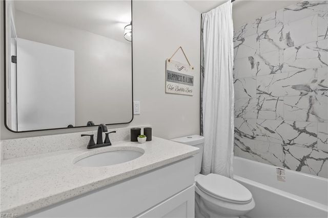 528 Woodlake Rd RD, Virginia Beach, VA 23452