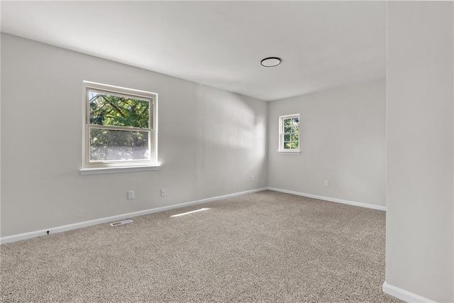 528 Woodlake Rd RD, Virginia Beach, VA 23452