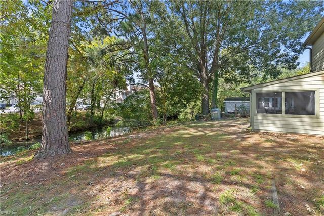 528 Woodlake Rd RD, Virginia Beach, VA 23452