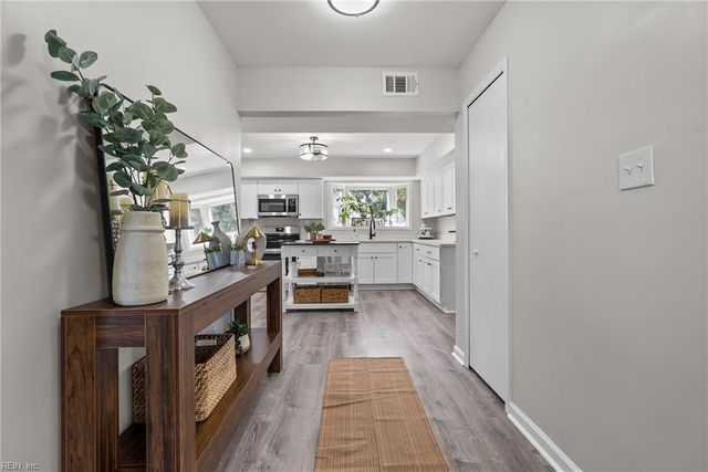 528 Woodlake Rd RD, Virginia Beach, VA 23452